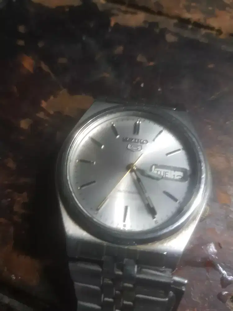 Jam tangan seiko5 otomatis