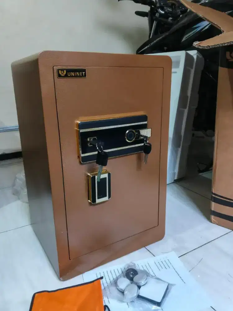 Brankas, Tempat menyimpan dokumen, logam mulia, uang tunai