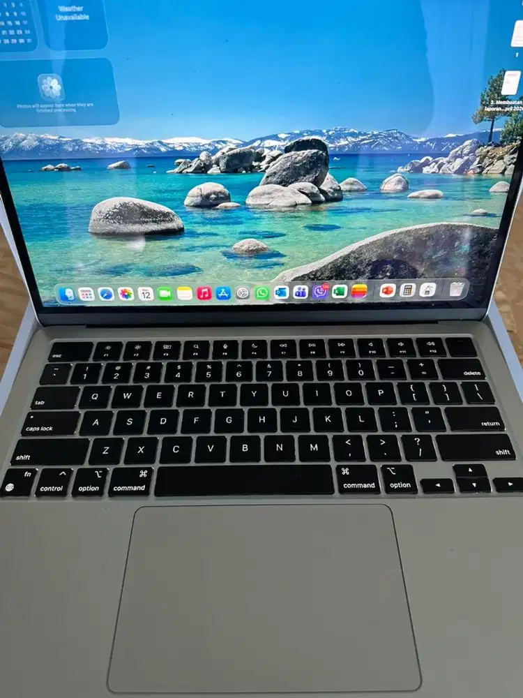 Di Jual Macbook Air M2 13 inch,  8GB, Starlight, Mulus iBOX BH 100%