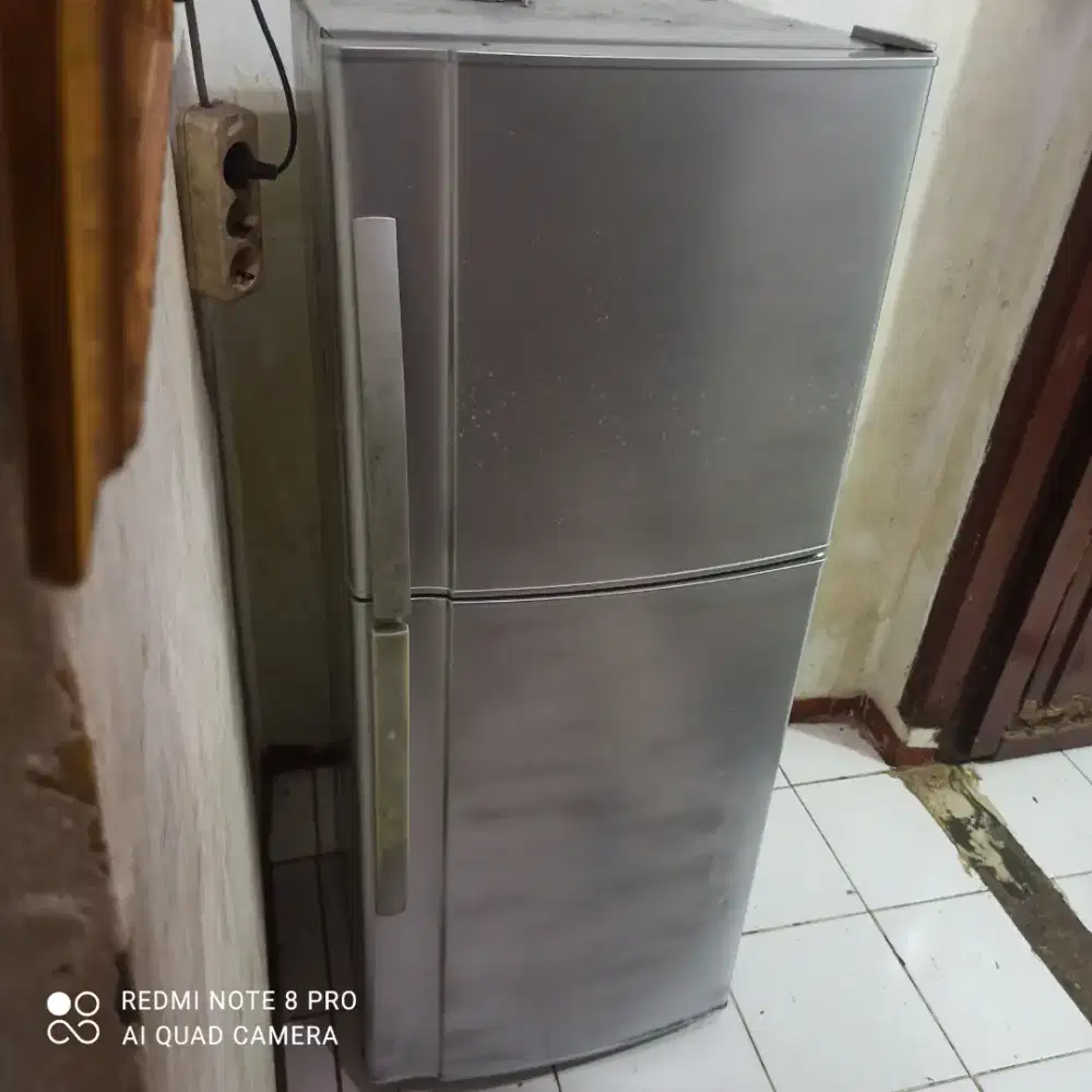 Kulkas 2 pintu SHARP