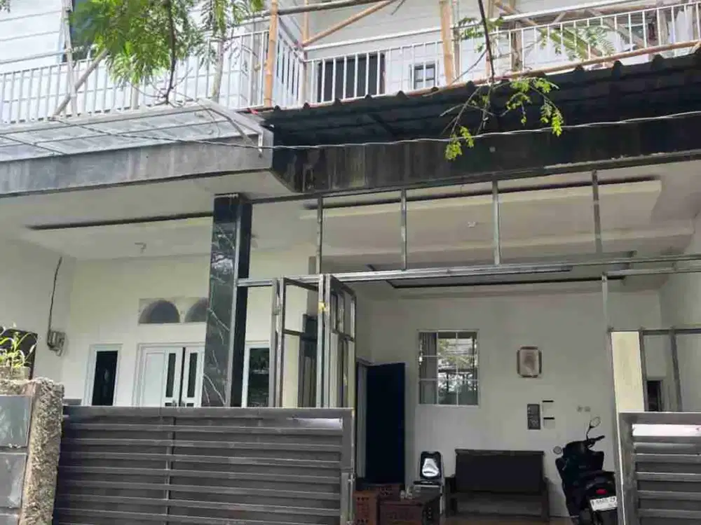 jual rumah Bagus Tingkat di Dekat griya Cinere Depok jl pelikan luas 160 M2