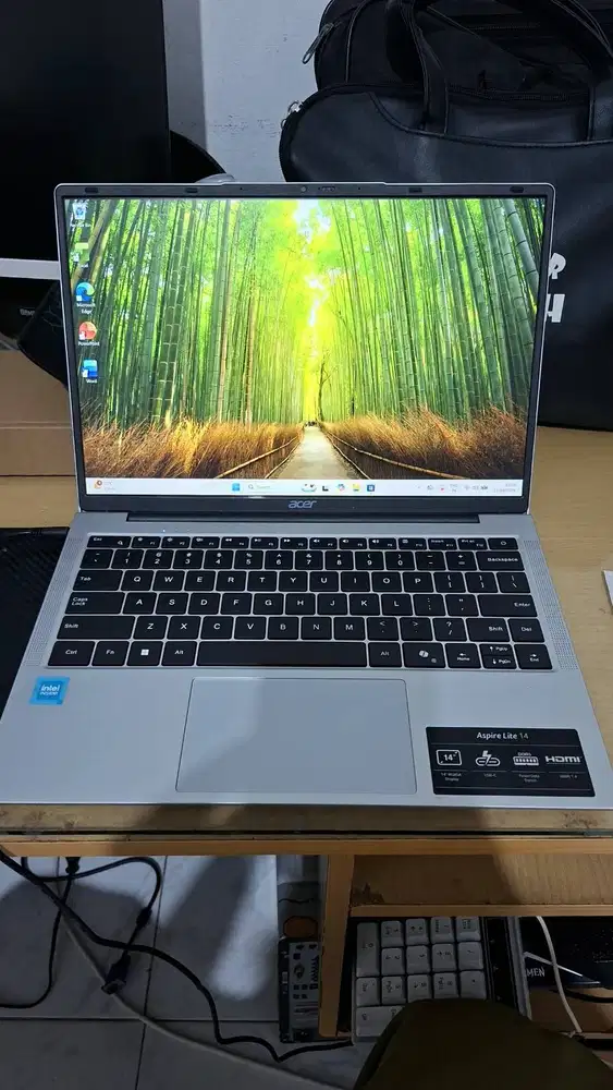 Di jual leptop Acer 14 lite kodisi masih bagus dan mulus