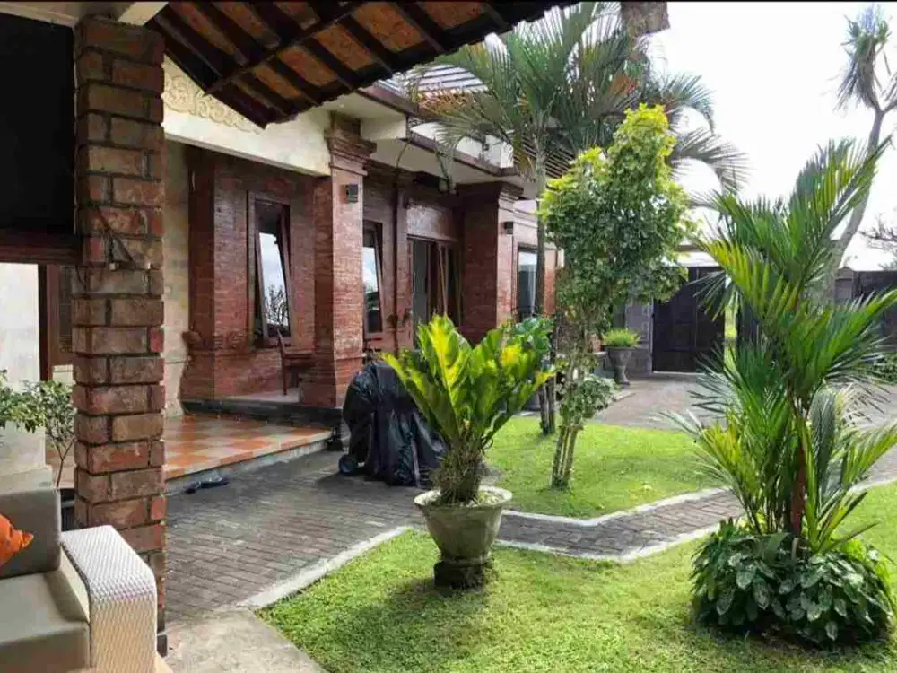 VILLA PANTAI NYANYI FULL FURNISHED DENGAN TAMAN LUAS