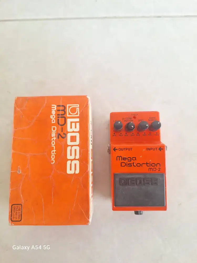Efek gitar boss mega distortion