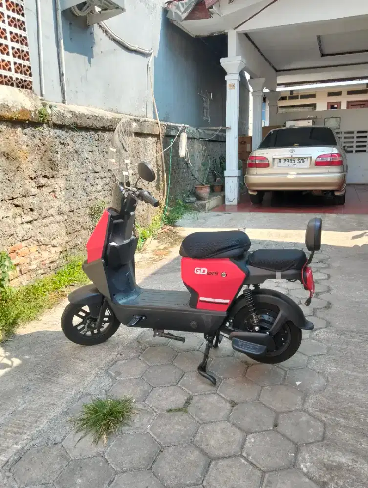 Sepeda Listrik Merah Hitam Gress Banget