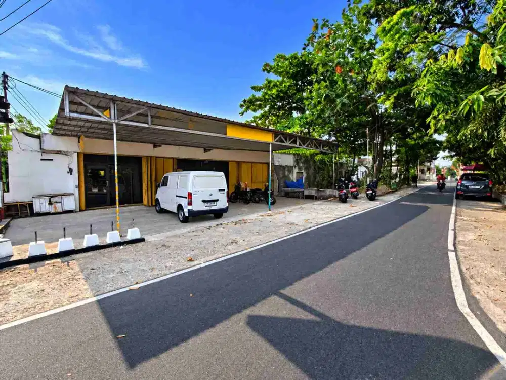 Rumah Dan Ruang Usaha Tepi Jalan Utama Posisi Hook