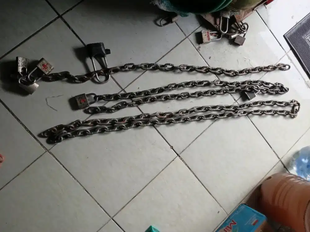 Rantai tujuh mter panjang nya buat narik truk atau mobil