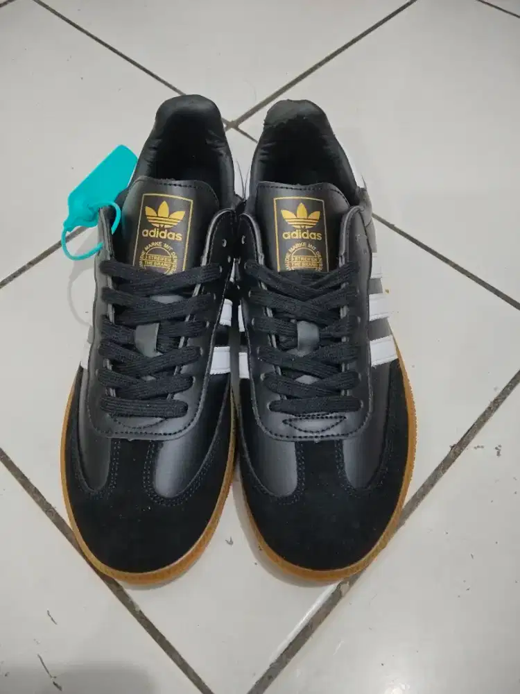 Sepatu import 3 garis size 43 fit 43
