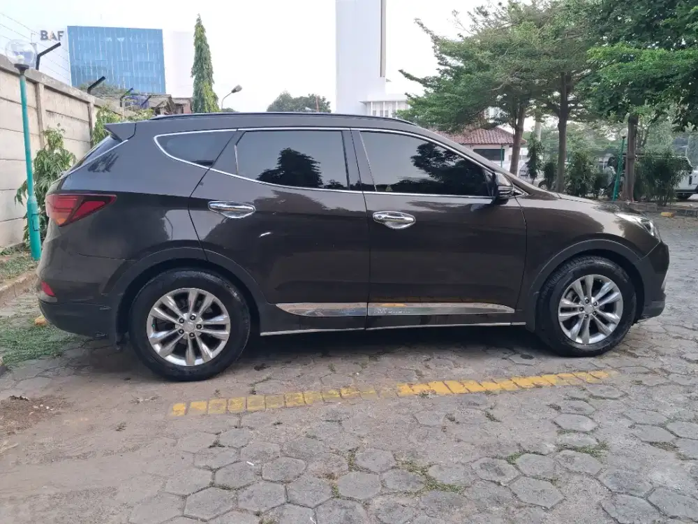 Hyundai Santa Fe 2016 AT Bensin Low Km