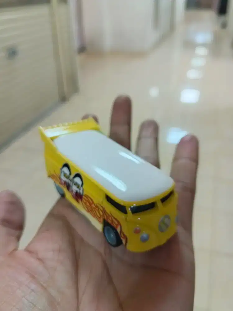 Hotwheels 1/64 VW Drag bus Moon eyes loose