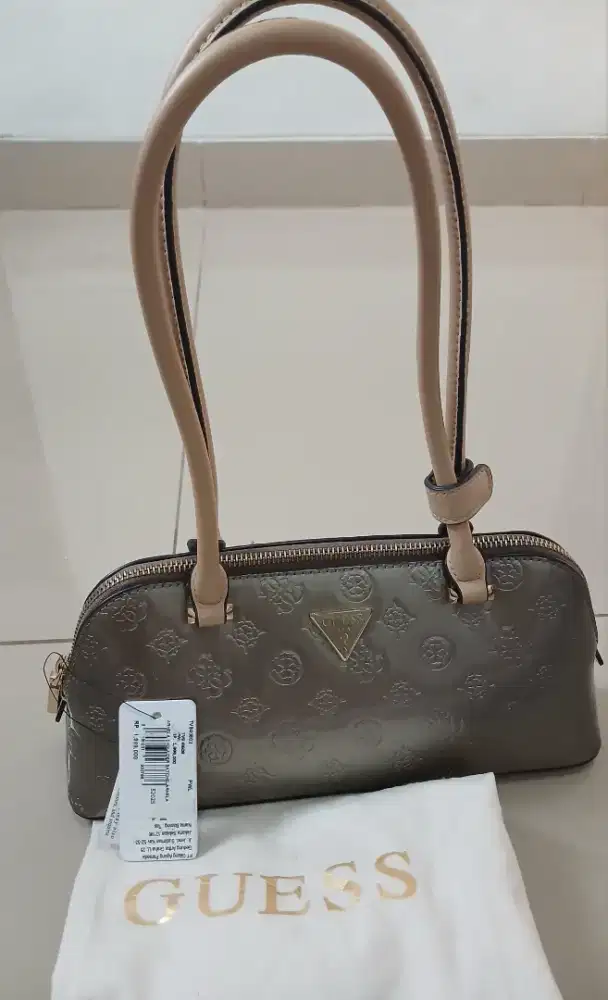 Tas guess tipe Arnela