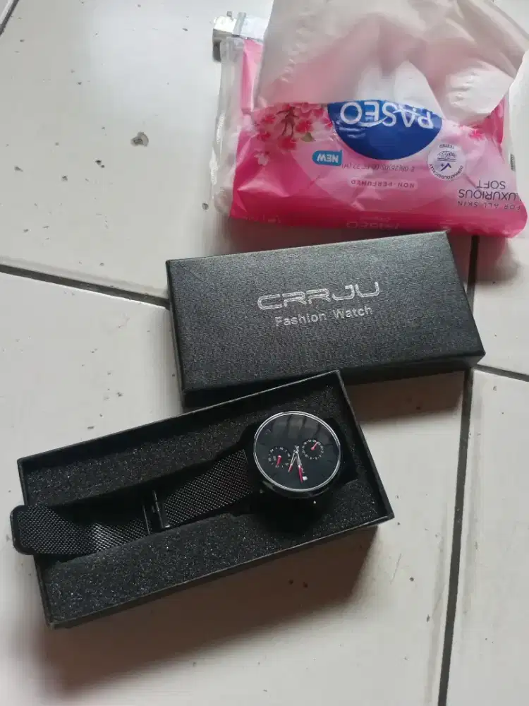 Jam tangan CRRJU