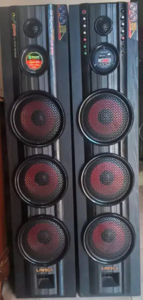Di jual speaker aktif merk LAWEGA bisa bluetooth kondisi baru sebulan.