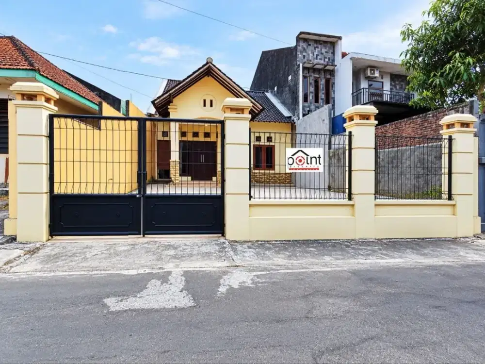 Rumah Dengan Halaman Depan Luas Cocok Untuk Usaha