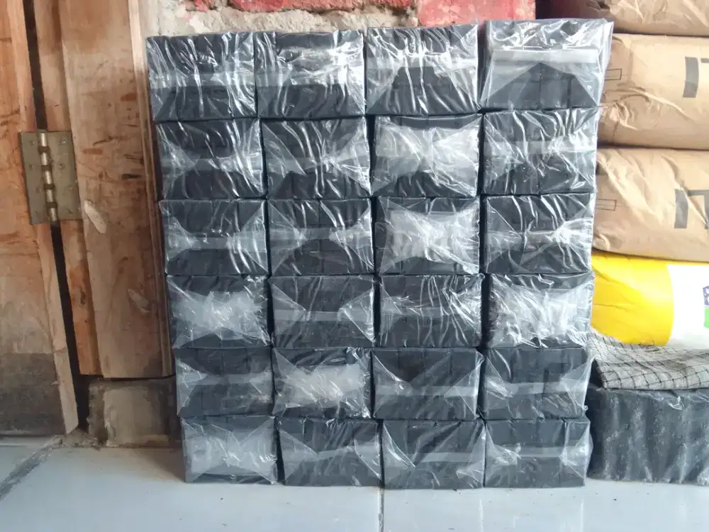 Briket arang batok kelapa cube shape