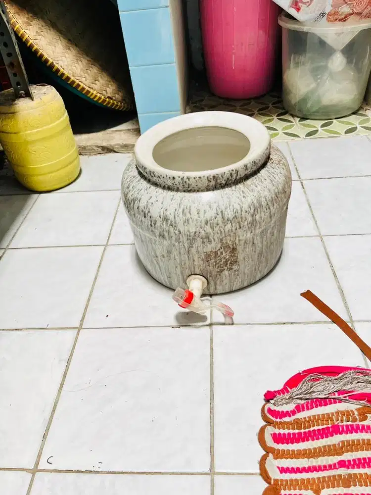 Guci galon keramik