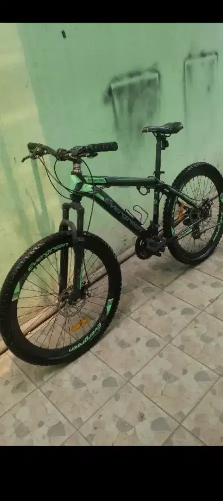 Sepeda gunung ukuran 26 kondisi tinggal gowes bisa dikirim