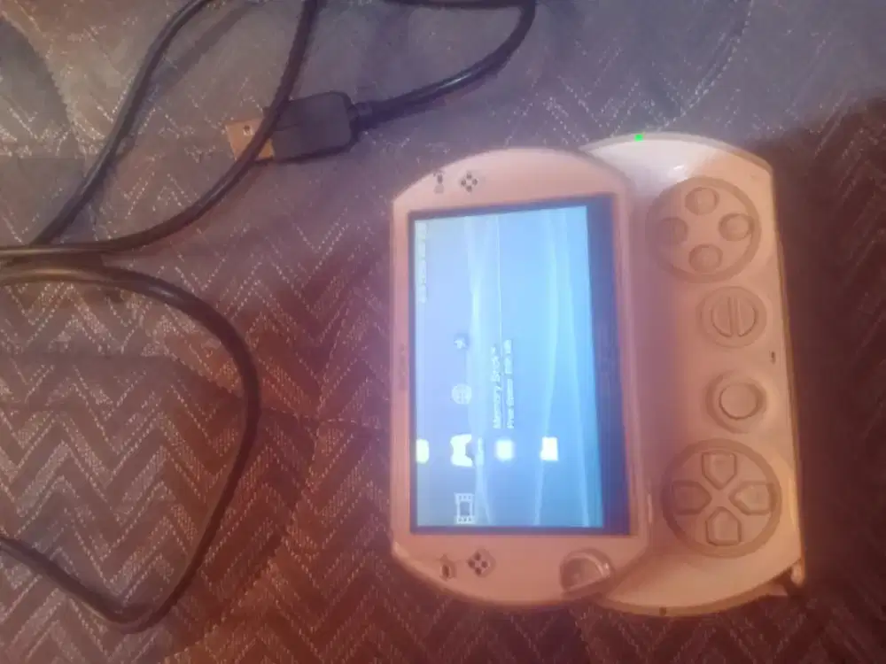 Psp go white normal