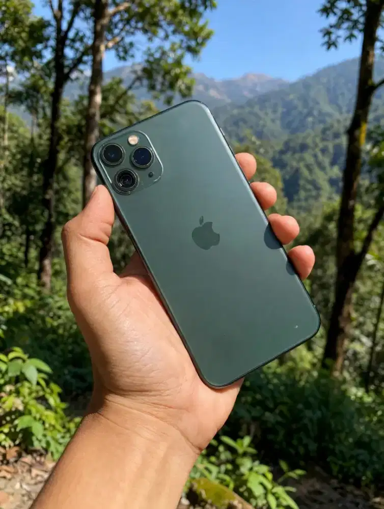 iPhone 11 Pro (256) GB All Operator!! Midnight Green!