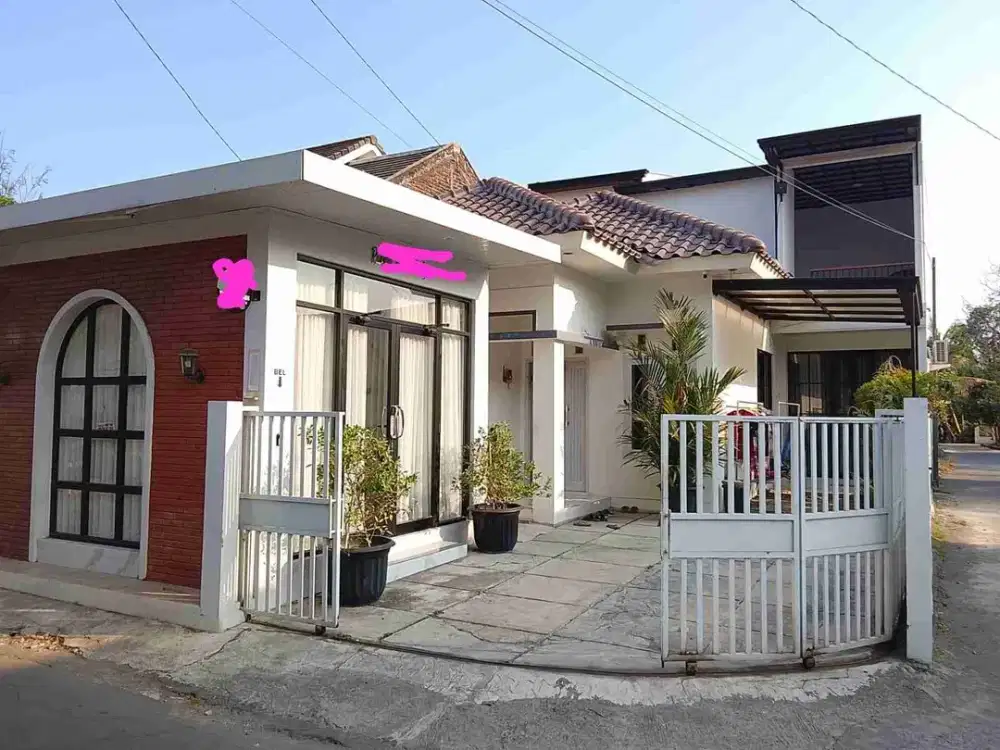 Rumah modern minimalis dekat Mapolda DIY & Pasar Bibis