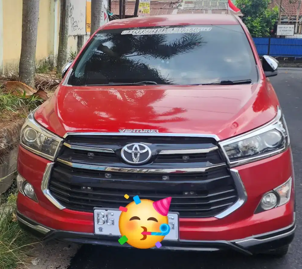 Di jual inova venture 2018 pajak panjang .mobil pakaian sendiri