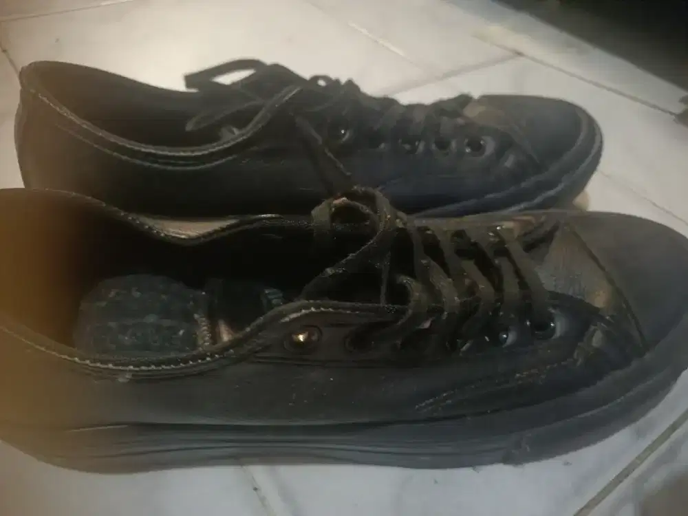 SEPATU BEKAS / SECOND MERK CONVERSE ALL STAR