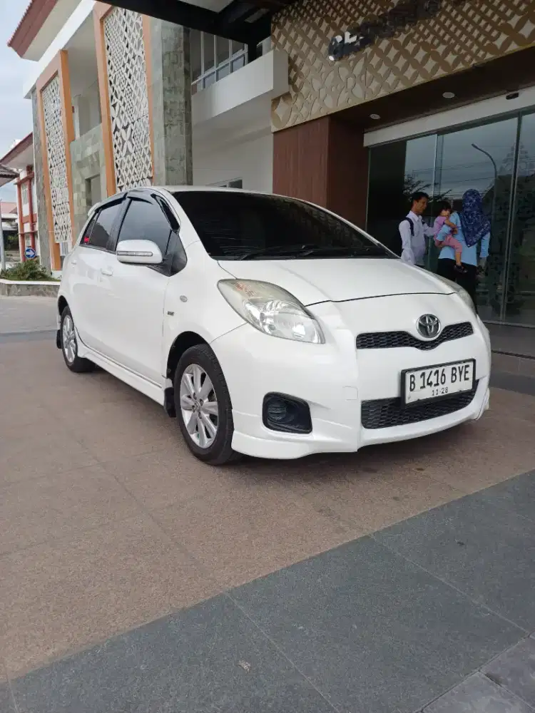 Toyota yaris e matic 2013