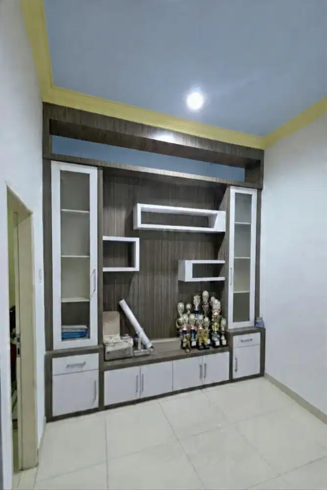 Lemari perabot ruangan