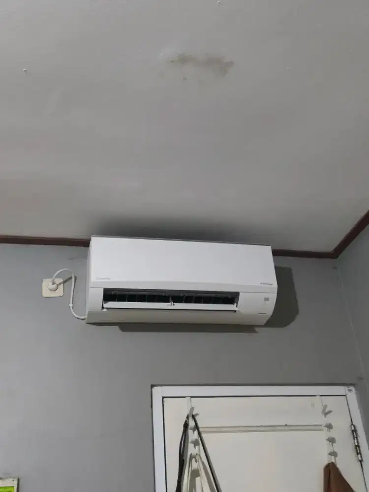 AC Daikin Inverter 1PK like new