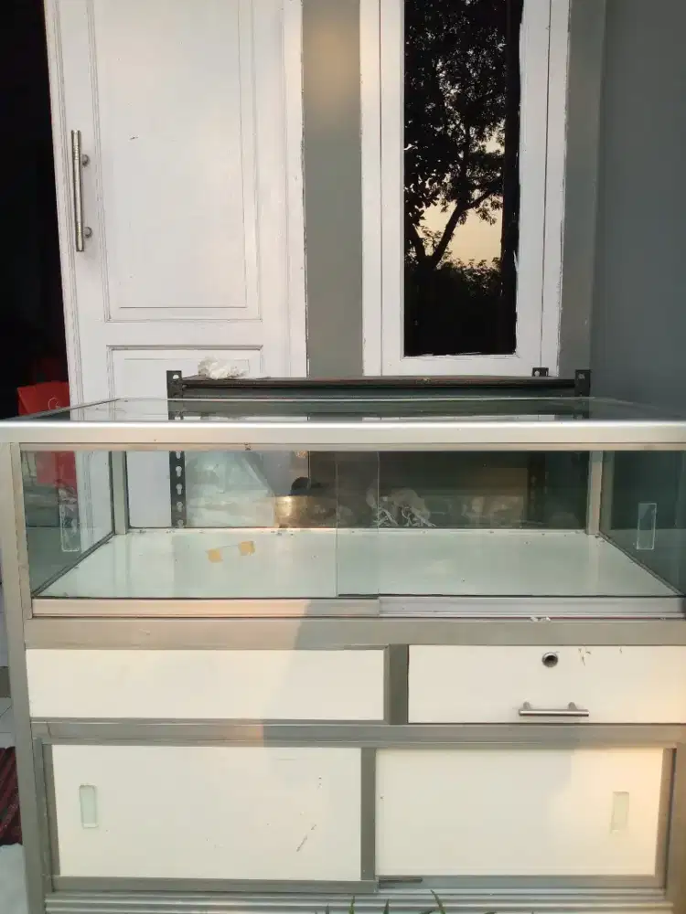 Etalase ukuran 120cm