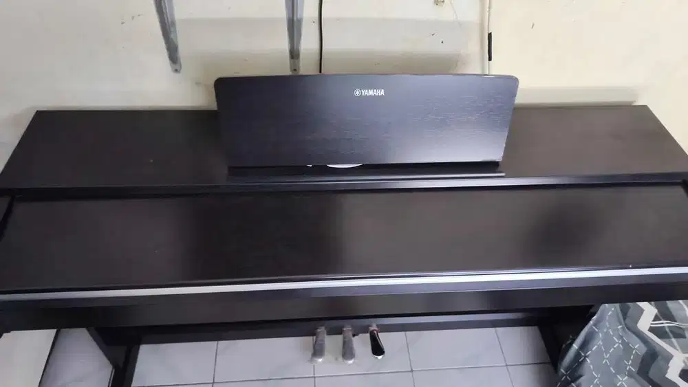 Yamaha arius YDP 142
