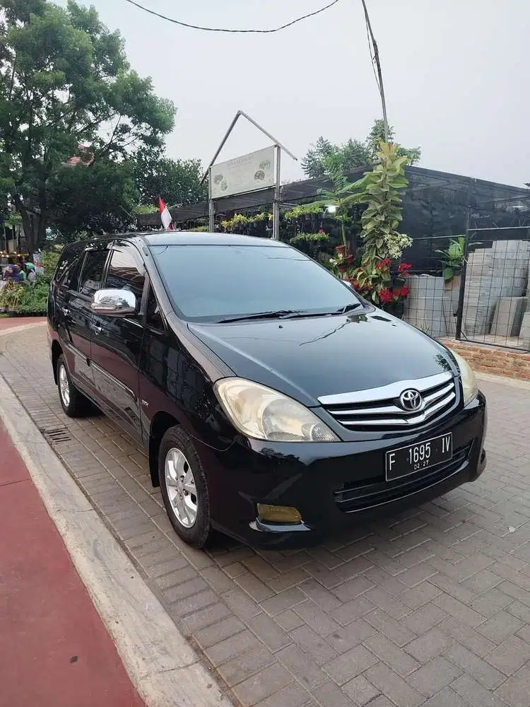 Toyota Kijang Innova 2010 Bensin