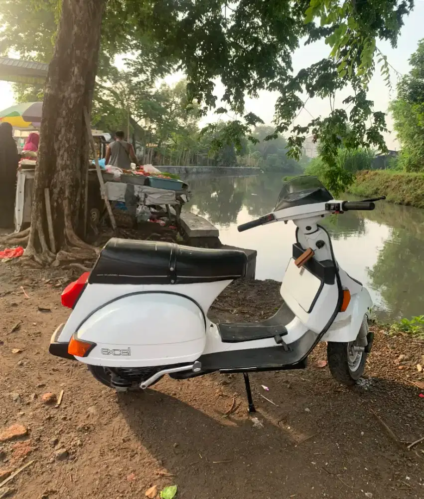 Vespa Excel 200 Mulus, Terawat, 1991 Harga Terjangkau
