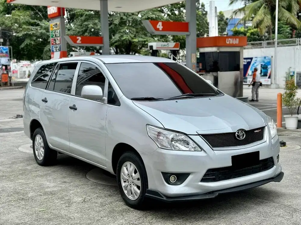 TOYOTA INNOVA E DIESEL 2012