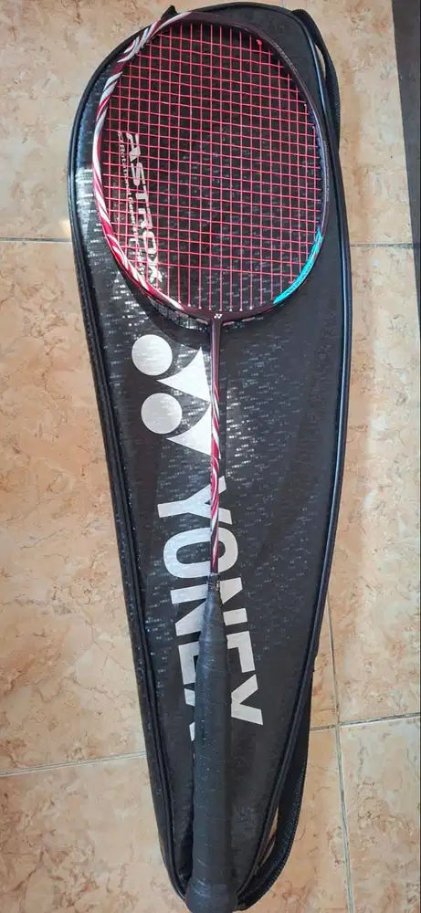 DIJUAL RAKET BADMINTON YONEX ASTROX 100ZZ ORIGINAL LIKE NEW