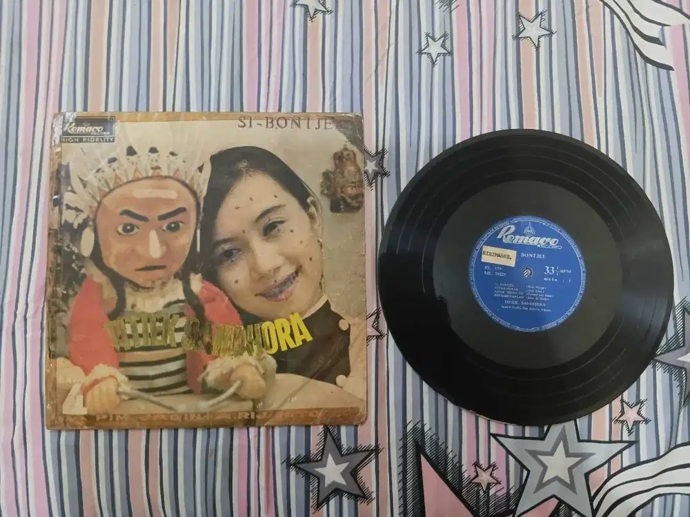 Piringan Hitam Vinyl Titiek Sandhora - Si Bontjel / Band 4 Nada (Untes