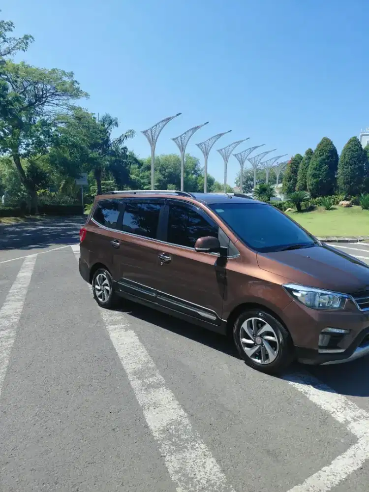 Confero S 1.5L Lux Captain Seat 2017