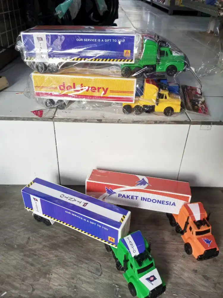 Mainan Anak Truk Kontainer isi 2