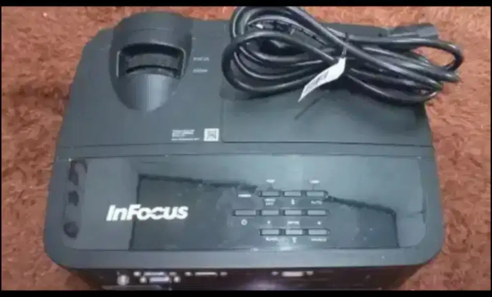 Proyektor merk Infocus type :S/N: BMZB52000404 IN114a