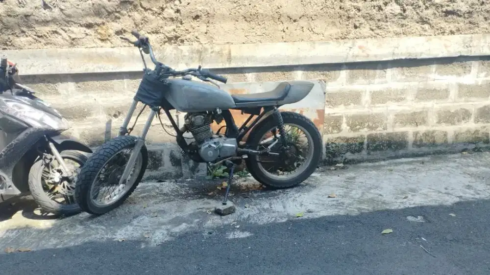Honda GL 125 1982