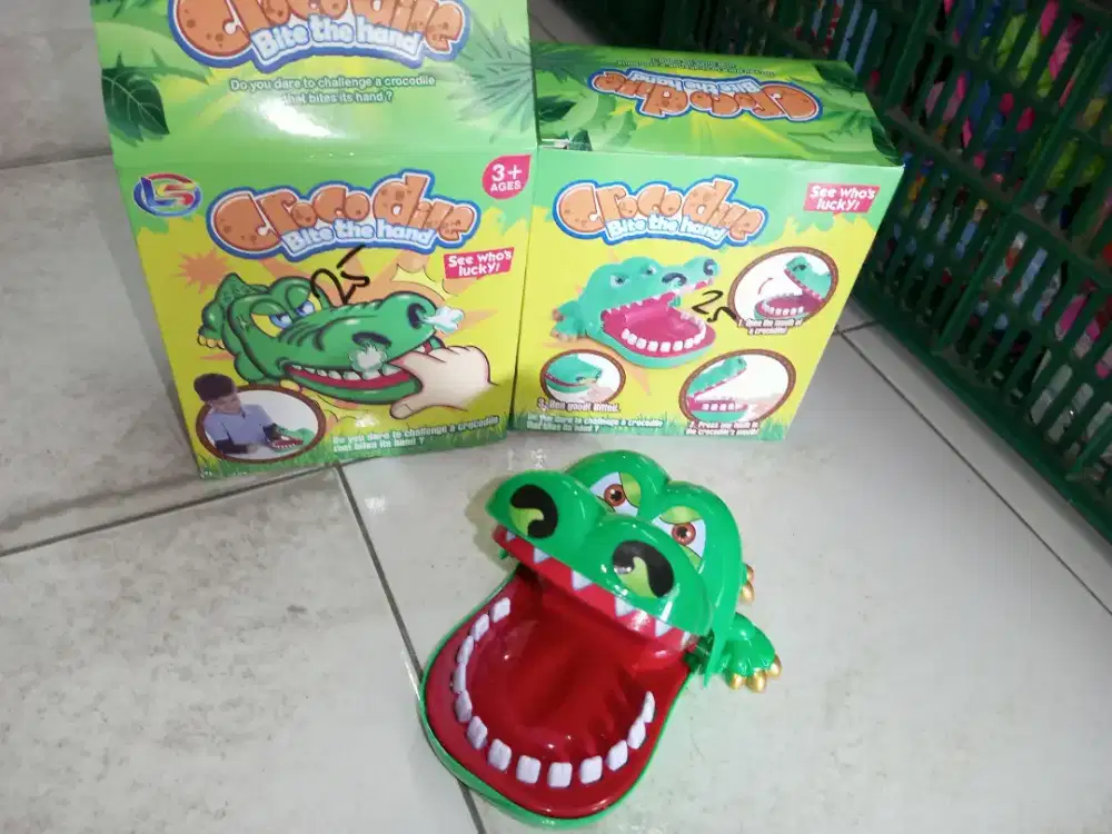 Mainan Anak Buaya gigit mainan