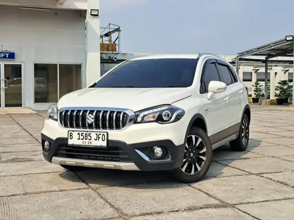 DP 10Jt Suzuki SCross SX4 At Matic 2022 Putih Siap Pakai