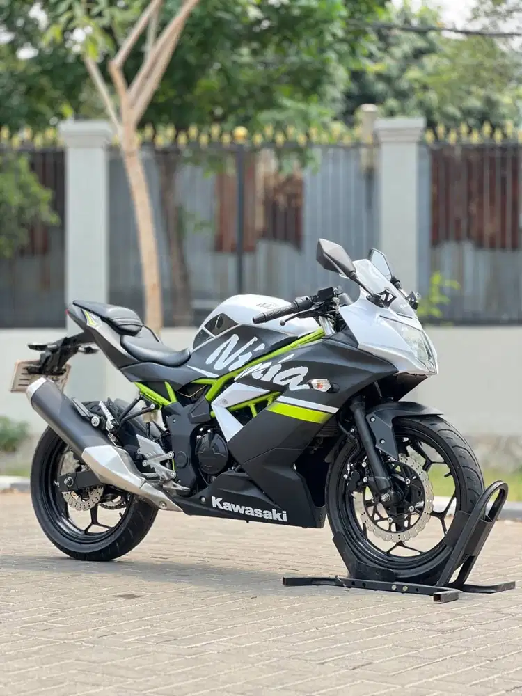 KAWASAKI NINJA MONO 250 SL HITAM PUTIH 2019 KM 5K PAJAK ON SUPERB
