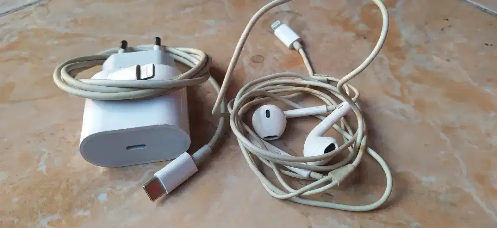 ori charger+ earphone iphone 15 C to lightning 25watt
