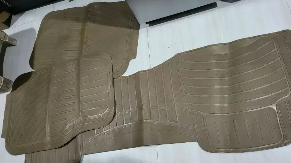 Karpet universal buat mobil kondisi bekas mulus