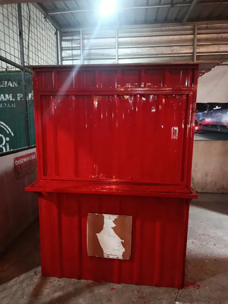 Dijual kontener ( tidak dengan isinya )