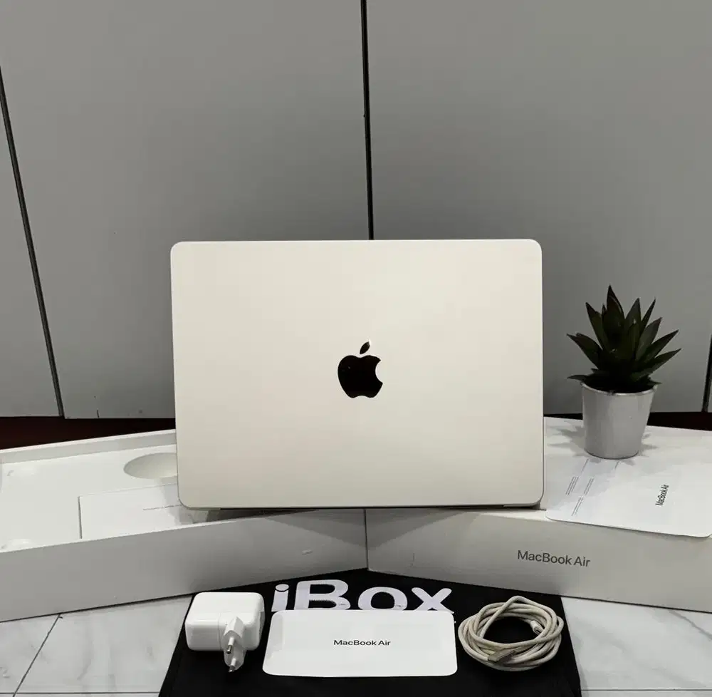 Macbook Air retina 13inc 2022 Chip M2 RAM 16GB SSD 256GB