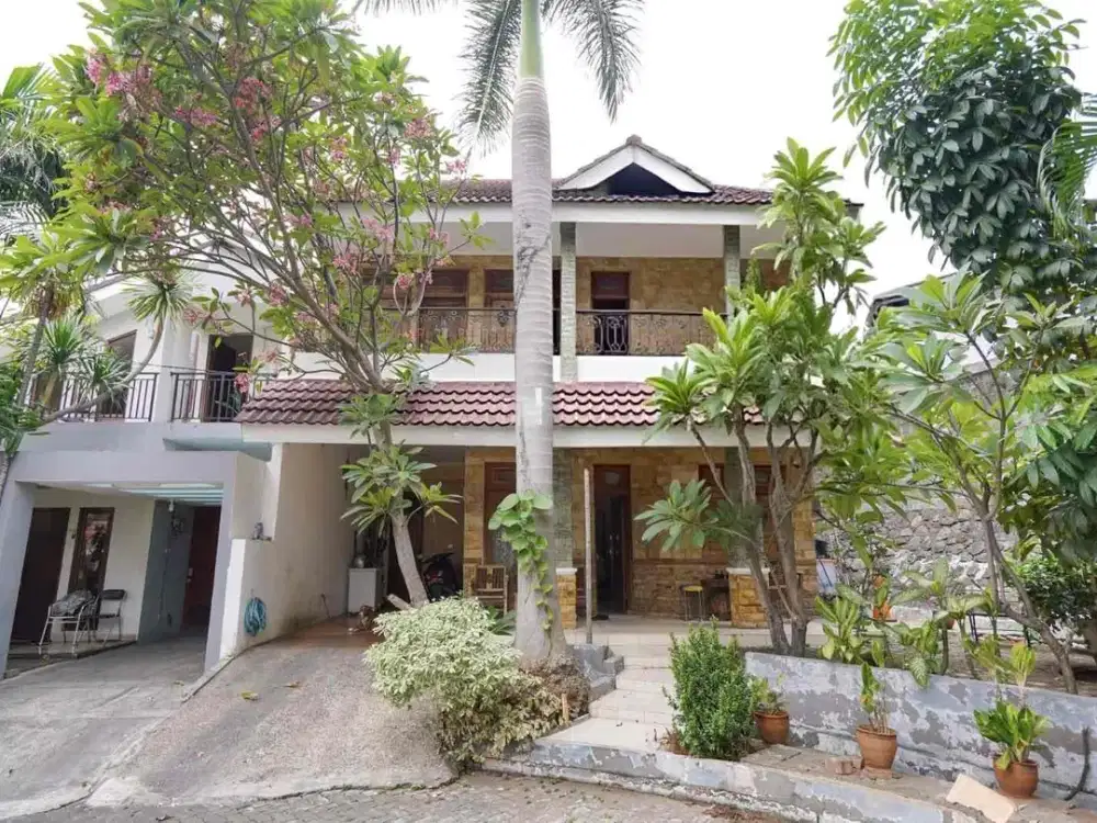 Dijual Rumah bagus asri  lokasi strategis di Jatibening Bekasi