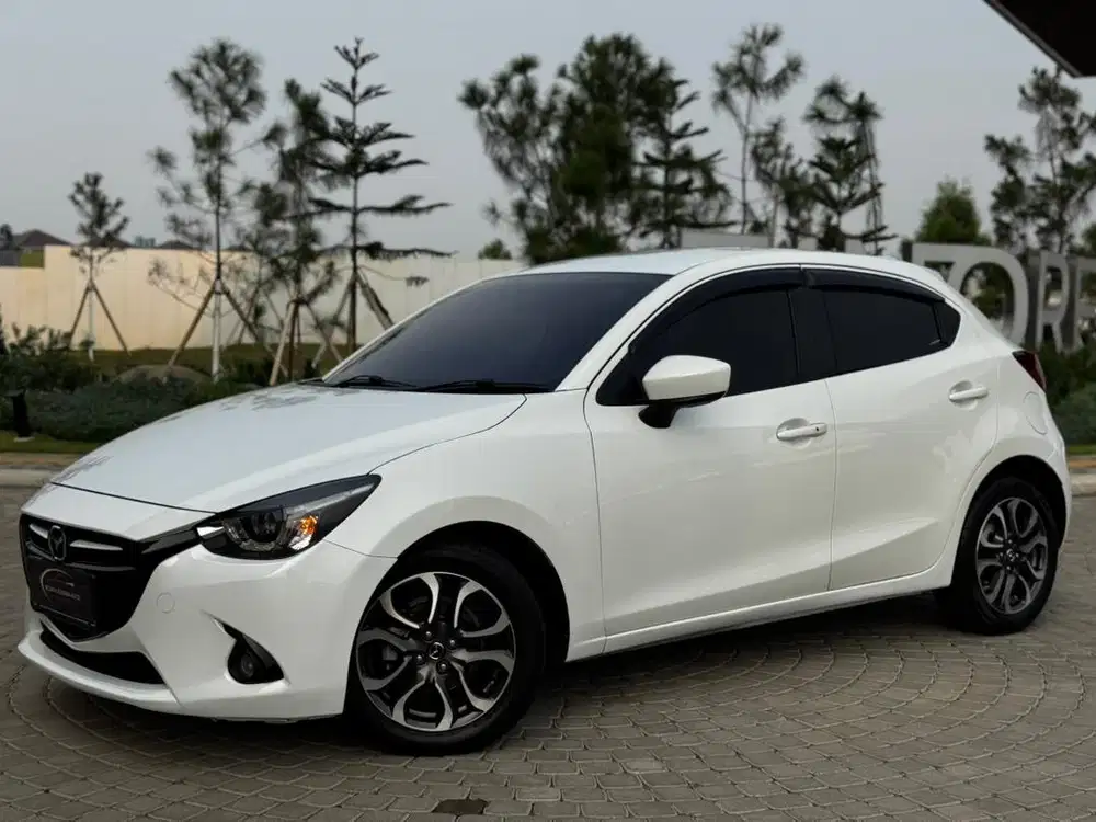 BEST CONDITION!! MAZDA 2 1.5 R Skyactiv AT 2016 WHITE