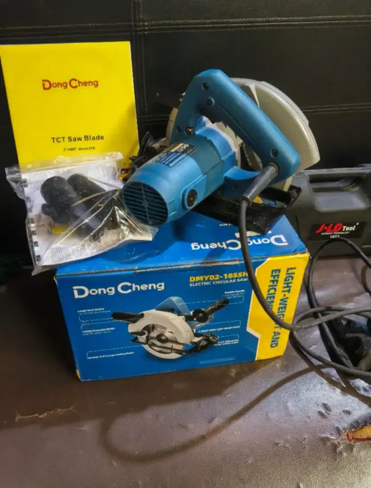 Circular saw gergaji mesin